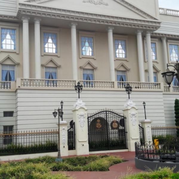 Paket Wisata Malang 1 hari Include Kota Batu Petik Apel & Museum Angkut